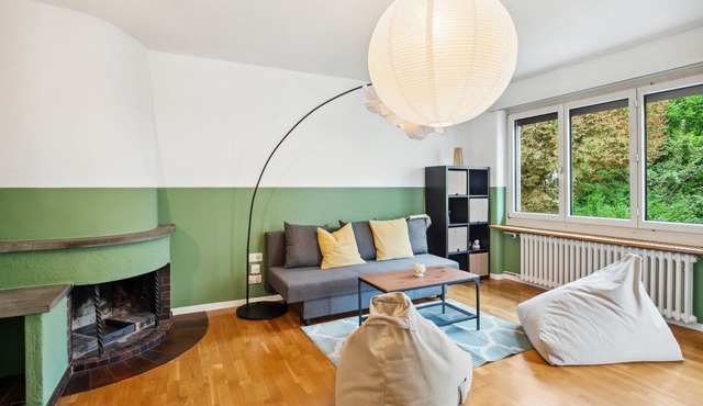 Urban Charm: Central Cozy Apartment