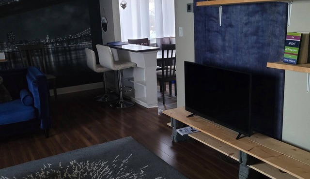 Urban Chic Guest Retreat- 1100sqft 3Bdr