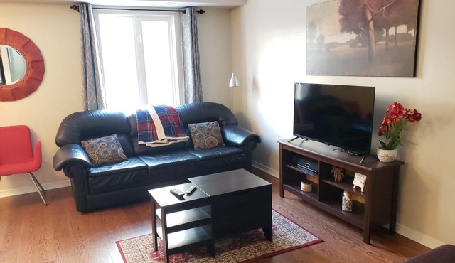 Urban-Chic Townhouse in Liberty Village