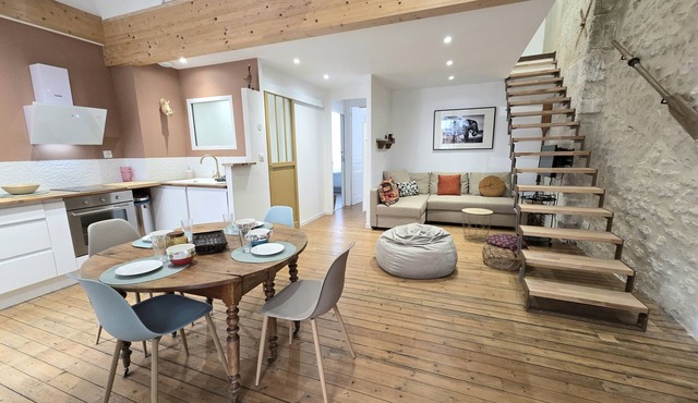 Urban cocoon with private terrace in the heart of