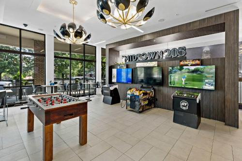 Urban Comfort 1BD Sleeps 6 DT 5 Min Gym & Parking