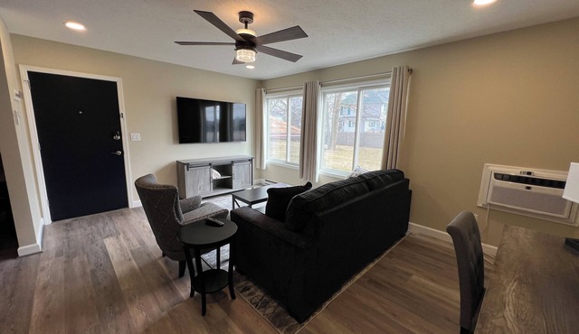 Urban Comfort for Medical Travelers – Laundry in Unit + Full Kitchen - #3