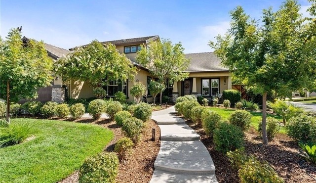 Urban comfort: Home w/Game Room & Backyard Oasis