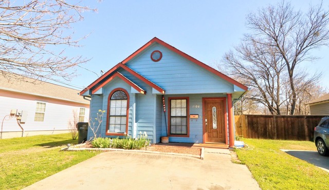 🌿 Urban Comfort in Plano downtown 2BR House with Yard & Exclusive Parking Spots