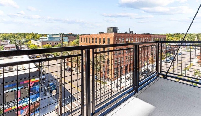 Urban Condo with Balcony in Downtown Ann Arbor
