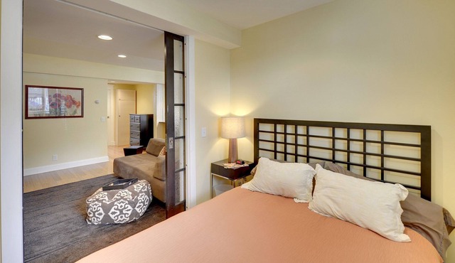 Urban Contemporary Condo in Brownstone. Light Rail Train/ Bike