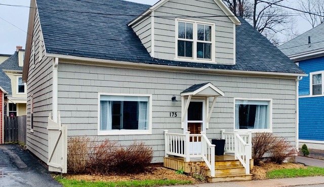 Urban Cottage - in the heart of Charlottetown