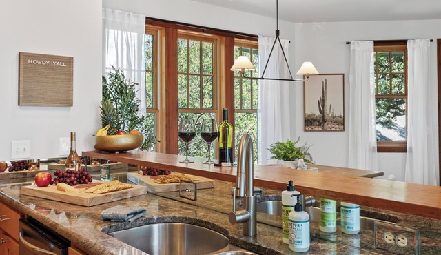 Urban Cowboy Villas - Heart of 704