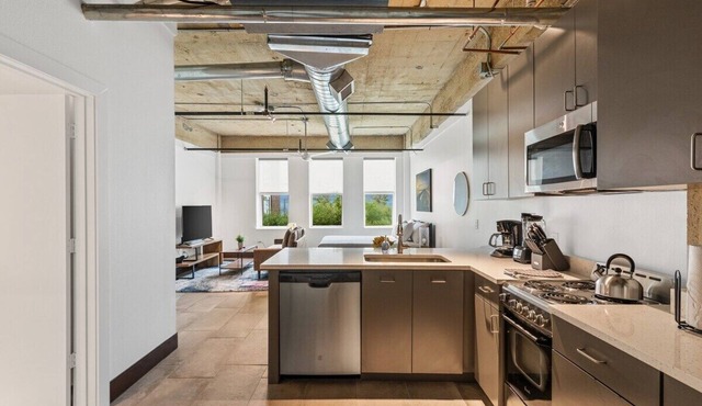Urban Dallas Loft - Close to Hot Spots!