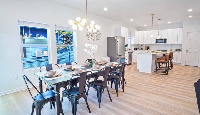 Urban Delight 4br/3ba Near City Center