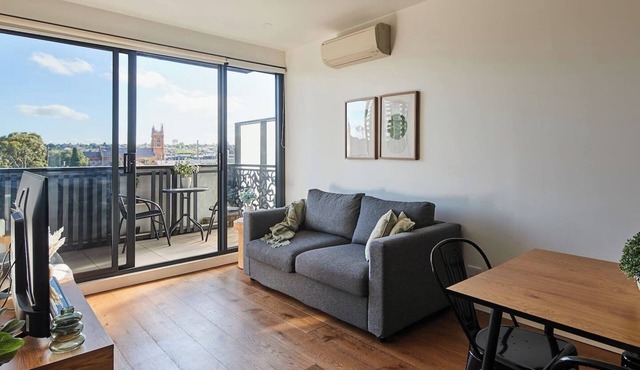 Urban Drift Cosy Balcony Nook near Waterfront