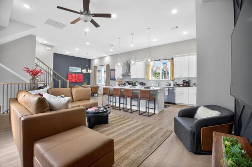 Urban EaDo Retreat - 3BR Townhome w Deck
