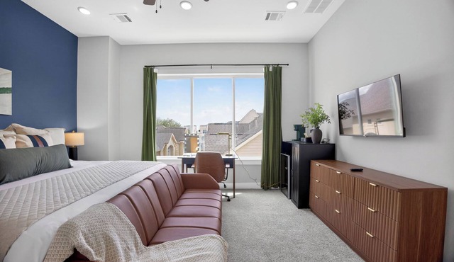 Urban EaDo Retreat - 3BR Townhome w/Deck