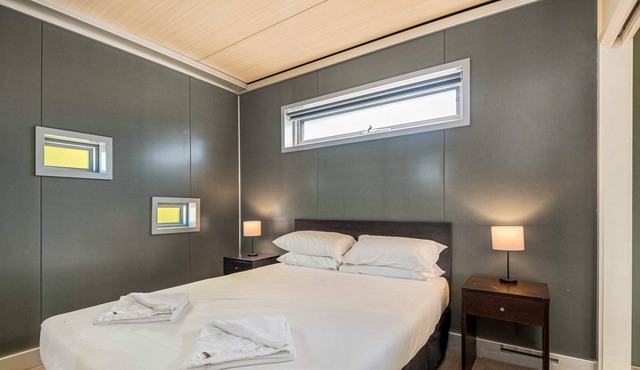 Urban Edge Apartment Six