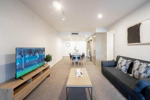 Urban Elegance 2B2B w parking, pool South Brisbane