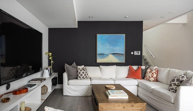 Urban Elegance Home in Yorkville | 3bed3baths