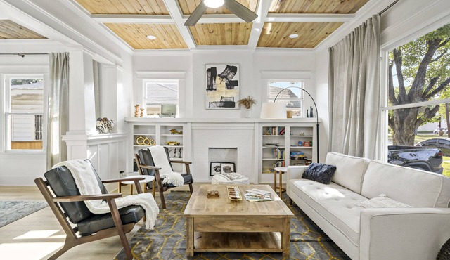 Urban Elegance Retreat ideal location 5 minute walk to The Pearl, N. Riverwalk