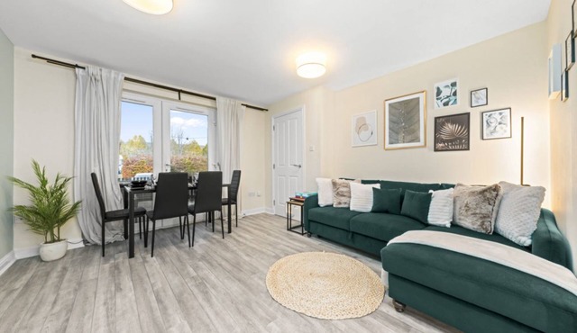 Urban Elegance – Spacious 5-Bed Home in Glasgow