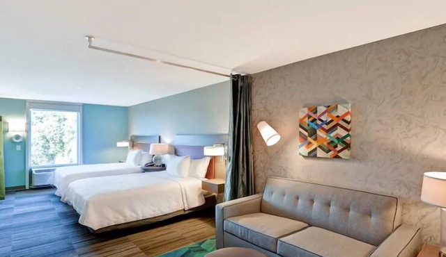Urban Escape: 4 Pet-friendly Units. FREE Breakfast, Pets Allowed, Pool!