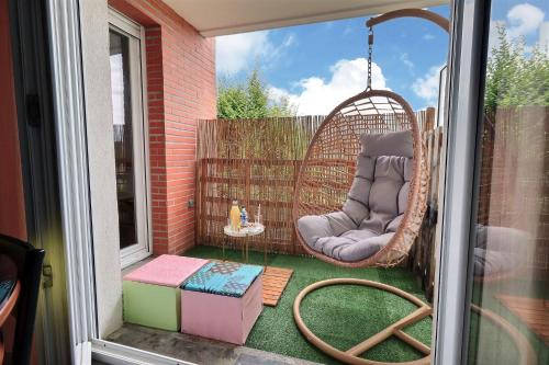 Urban Escape - Design Vibrant & Terrasse intime à 3 min du Parc des Coquibus - Proche ORLY