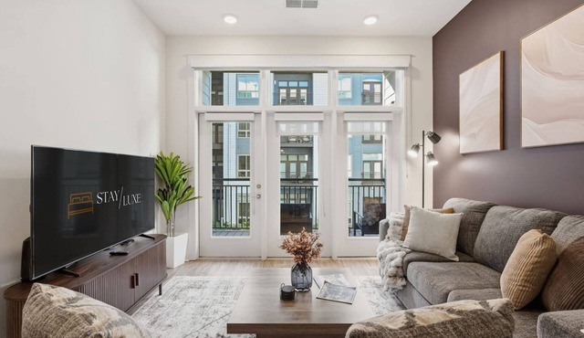 Urban Escape - Free Parking, Pool, Gym