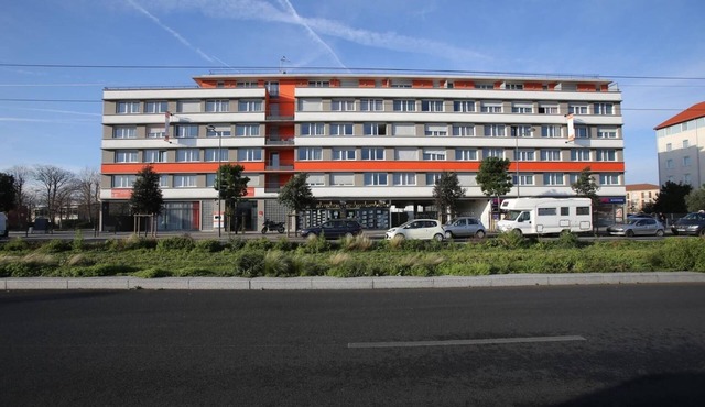 Urban Escape on the Edge of Paris