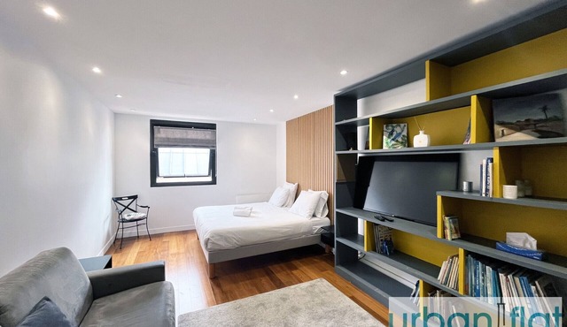 Urban Flat 168 - Spacious 1-Bedroom Apartment in Paris