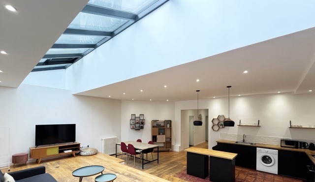 Urban Flat 186 - Spacious 3 Bedroom Flat in Paris