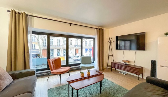 Urban Flat 194 - Spacious 3 Bedroom Montmartre