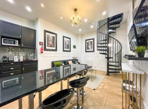 Urban Flat 55 - ATELIER MARILYN MONROE