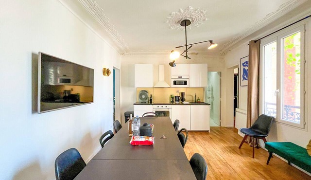 Urban Flat 99 - Spacious 6 BDR Apartment in Paris