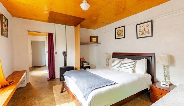 Urban Flower Farm Stay, Convenient to Atlanta restaurants and attractions