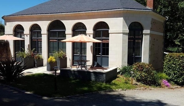 Urban Retreat: Charming Gîte with Private Terrace, Nearby Nantes, Parking, and Bikes Available