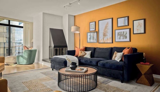 Urban Gallery Loft - King Bed - Larimer Square 30+