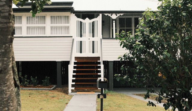 Urban Getaway Colonial 6 beds 2 bath, aircon, pet, family