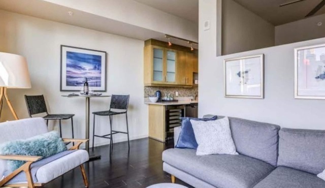 Urban Haven: 1BR Condo at Via 6