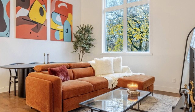 Urban Haven | Modern Comfort in Downtown MTL