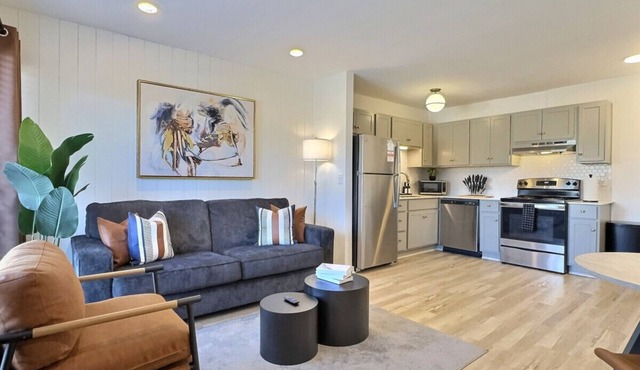 Urban Hideaway Near Downtown Hotspots