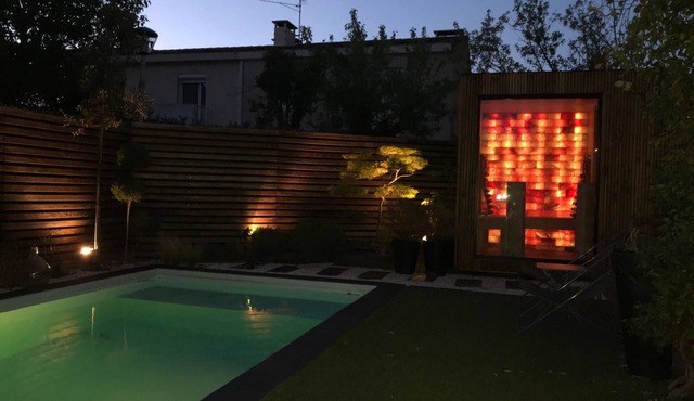 Urban House Toulouse: Modern house, Japanese-style Zen garden, Swimming pool