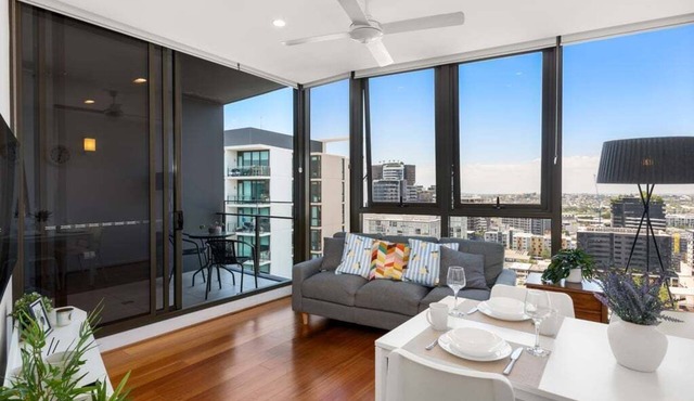 Urban Lifestyle 2BR Apt/Convenient Location/Free Parking