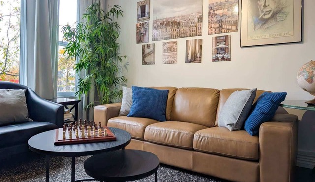 Urban Limoilou 8 guests AC 2 Free Parking