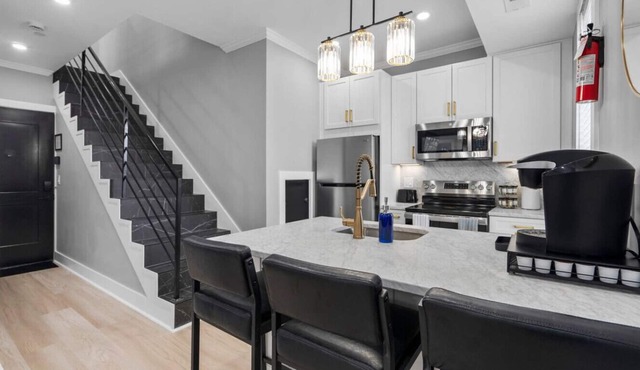 Urban Living at Its Best–4BR/2BACondo+FloridaAveNE