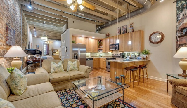 Urban Living Loft, Downtown Bristol