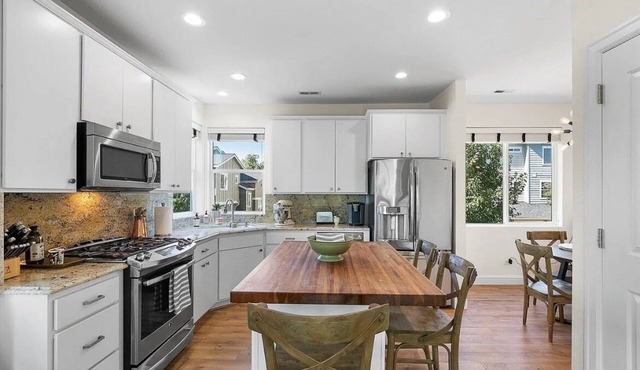 Urban living minutes from Downtown Spokane! Stunning river views