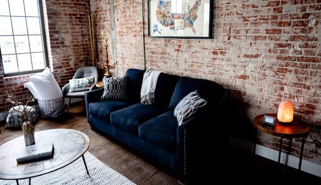 Urban Loft #2 PLUM · Downtown Urban Loft above Restaurants & Boutiques