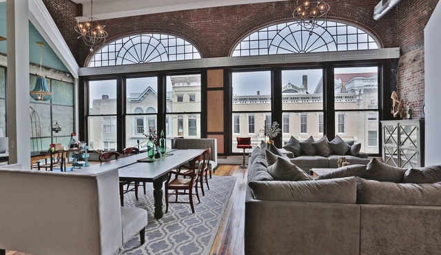 Urban Loft 5,000 SqFt. Sleeps 17 Next to Frankfort Distilleries,PERFECT LOCATION