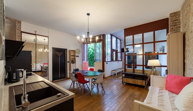 Urban loft with all comforts-Pool & Jacuzzi in summer-Accueil Vélos Motos