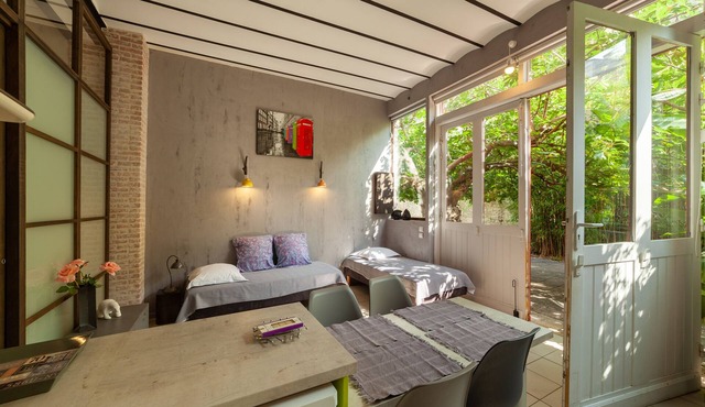 Urban loft with all comforts-Pool & Jacuzzi in summer-Accueil Vélos Motos