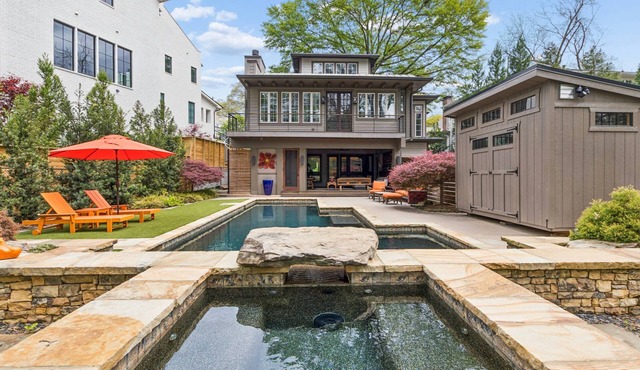 Urban Luxury Living/Minutes from Atl Attractions and Walkable to Great Restaurant's, Drinks & Parks