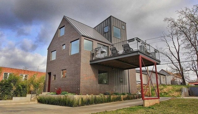 Urban Luxury Sleeps 7 Views of Downtown OKC